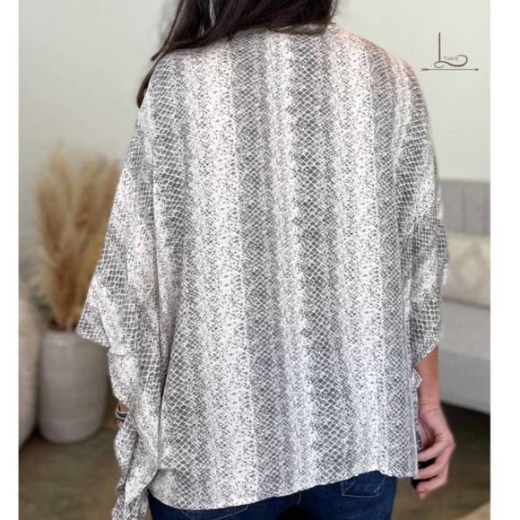 SAVANNA JANE BOHO EMBROIDERED PONCHO TOP SIZE 2X NWT V-NECK - Picture 2 of 10